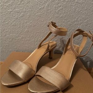 Naturalizer Gold Textured Heels